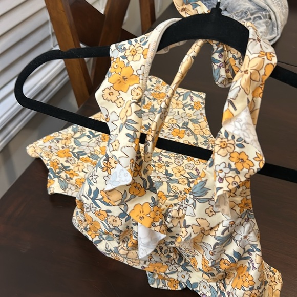 CUPSHE Tummy Control High Waisted Halter VNeck Floral Ruffled Trim Ruched - Picture 12 of 16